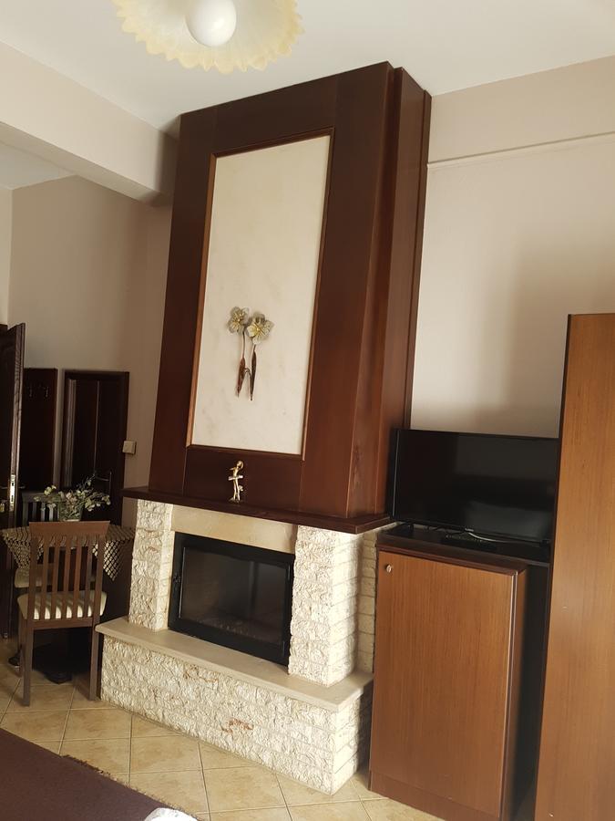 Xenonas Arxontiko Apartamento Káto Loutrákion Exterior foto